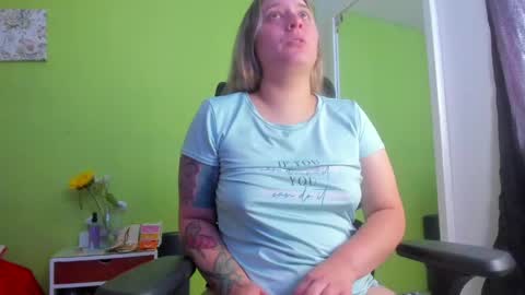 Snapshot of auradivina2 chatting on June 8, 5:02 pm Aura Divina online show from June 8, 5:02 pm