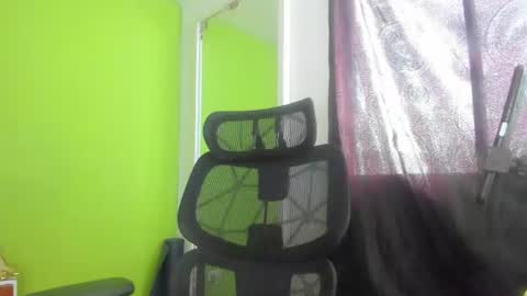 Snapshot of auradivina2 chatting on July 17, 8:03 pm Aura Divina online show from July 17, 8:03 pm