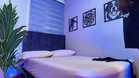 Snapshot of auralis_lux chatting on July 11, 12:19 pm auralis_lux online show from July 11, 12:19 pm