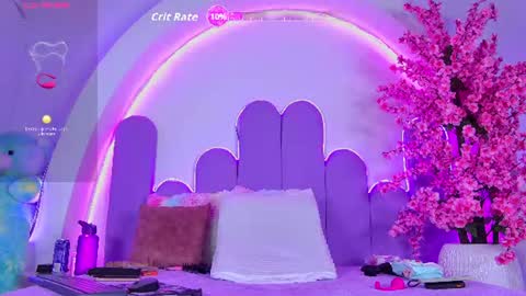 Aura online show from July 21, 7:05 pm