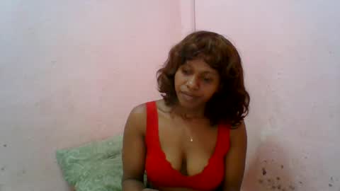 Snapshot of aurelia107 chatting on June 19, 1:32 am aurelia107 online show from June 19, 1:32 am