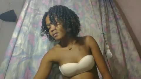 Snapshot of aurelie08 chatting on May 31, 10:22 am aurelie08 online show from May 31, 10:22 am