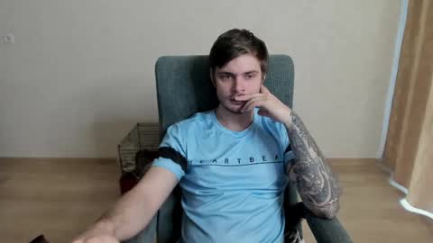 Snapshot of aurelius_x1 chatting on April 28, 7:46 am Maks online show from April 28, 7:46 am