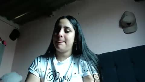 Snapshot of auroa_0785 chatting on May 27, 4:15 pm auroa_0785 online show from May 27, 4:15 pm