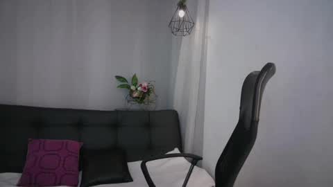 Snapshot of aurora_ath chatting on December 6, 4:03 am Aurora ath online show from December 6, 4:03 am