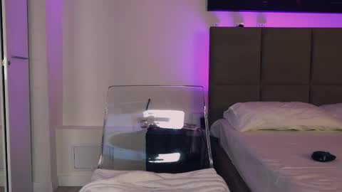 Snapshot of aurora_cherry chatting on December 5, 1:09 pm Aurora online show from December 5, 1:09 pm