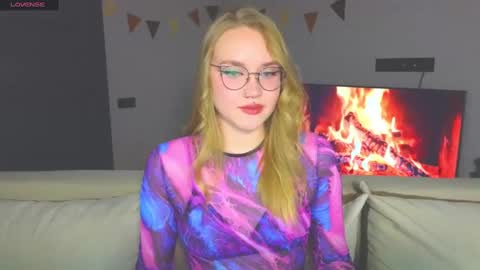 Kate online show from December 2, 4:31 pm