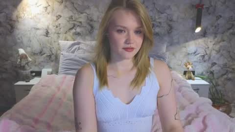 Snapshot of aurora_golden chatting on May 29, 1:20 pm Kate online show from May 29, 1:20 pm