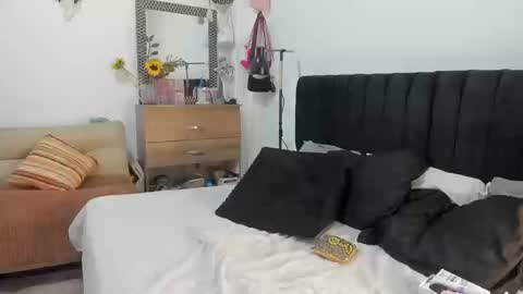 aurora_moonm online show from March 14, 4:07 am