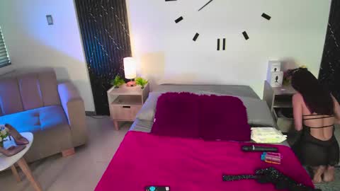 Snapshot of aurora_petitee chatting on May 23, 12:42 pm Aurora online show from May 23, 12:42 pm