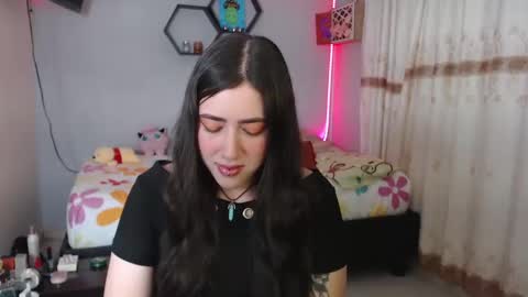 Snapshot of aurora_shy_ chatting on February 10, 10:19 pm Aurora online show from February 10, 10:19 pm