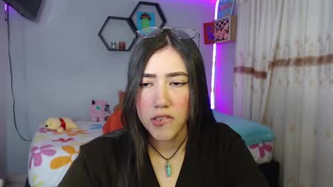 Snapshot of aurora_shy_ chatting on February 18, 8:14 pm Aurora online show from February 18, 8:14 pm