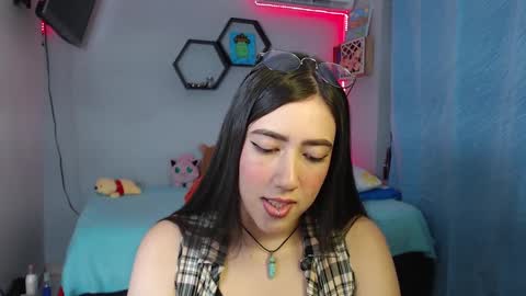 Snapshot of aurora_shy_ chatting on February 28, 1:37 am Aurora online show from February 28, 1:37 am