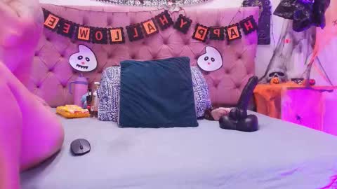 auroraa_miller online show from October 26, 12:00 pm