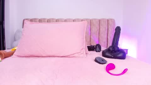 auroraa_miller online show from November 18, 11:58 am