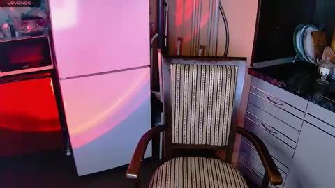 Aurora  Follow me online show from April 22, 12:02 am