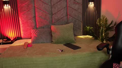 Snapshot of auroralanee chatting on October 1, 7:42 pm aurora online show from October 1, 7:42 pm