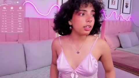 Snapshot of auroramillss chatting on May 30, 3:25 am Mariana online show from May 30, 3:25 am