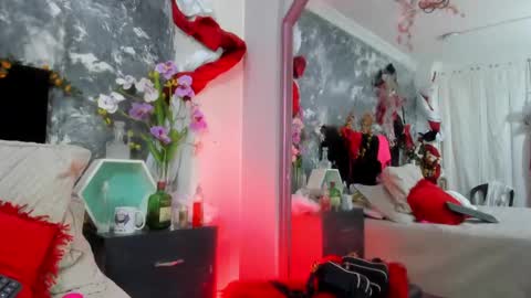 Snapshot of aurorarojas chatting on February 9, 9:37 am Aurora Rojas online show from February 9, 9:37 am