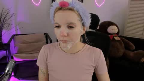 aurorawrenfield online show from March 9, 4:27 am