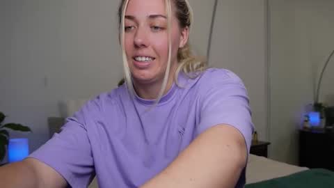 aussielulu online show from December 1, 11:48 am