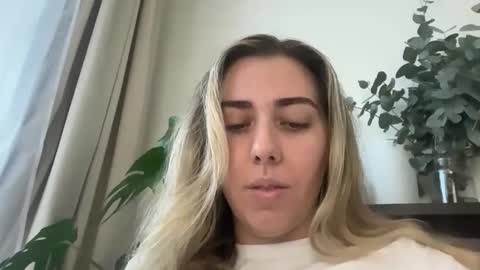 aussielulu online show from May 11, 3:01 am