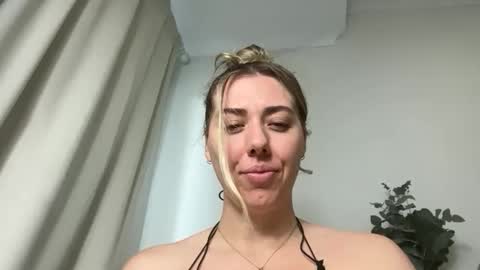 aussielulu online show from May 15, 1:56 am