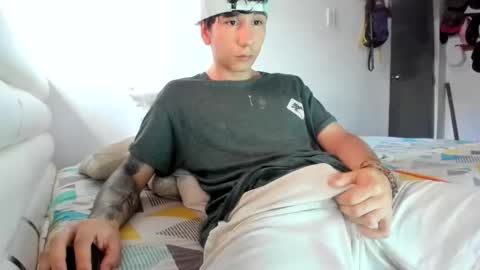 Snapshot of austin1119a chatting on December 20, 5:53 pm austin1119a online show from December 20, 5:53 pm