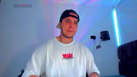 Snapshot of austin_curry chatting on July 16, 10:05 pm A online show from July 16, 10:05 pm