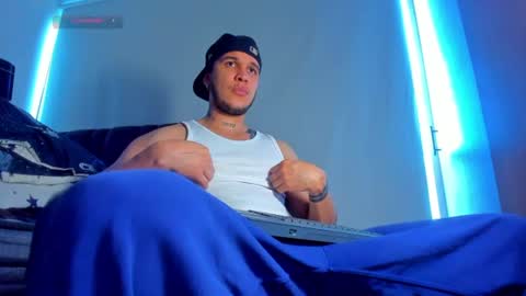 Snapshot of austin_curry chatting on July 27, 9:22 pm A online show from July 27, 9:22 pm