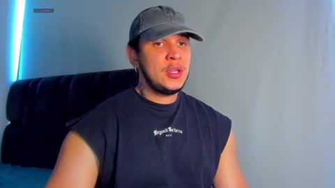 Snapshot of austin_curry chatting on August 1, 9:25 pm A online show from August 1, 9:25 pm