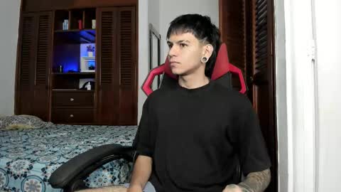 Snapshot of austin_falcon chatting on November 18, 1:15 pm Austin online show from November 18, 1:15 pm