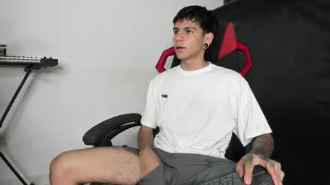 Snapshot of austin_falcon chatting on December 16, 8:14 pm Austin online show from December 16, 8:14 pm