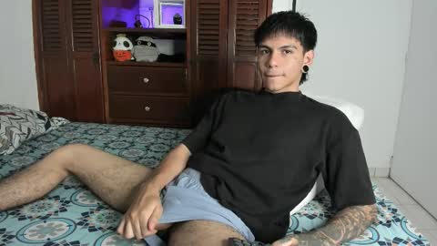 Snapshot of austin_falcon chatting on December 17, 8:15 pm Austin online show from December 17, 8:15 pm