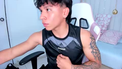 Snapshot of austin_valverde chatting on December 17, 2:34 pm Austin online show from December 17, 2:34 pm