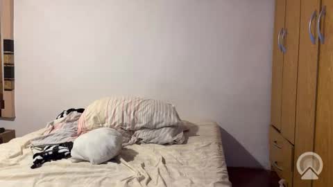 Snapshot of austinavril chatting on March 4, 2:28 am austinavril online show from March 4, 2:28 am