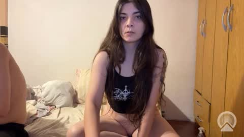 Snapshot of austinavril chatting on March 5, 2:40 am austinavril online show from March 5, 2:40 am