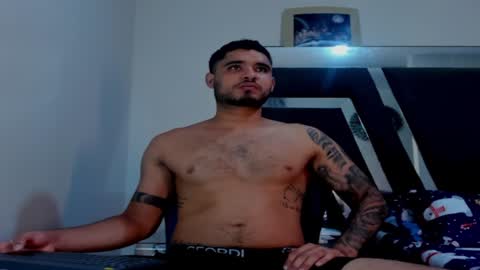 Snapshot of austintorres_ chatting on December 5, 2:31 am AustinTorres online show from December 5, 2:31 am