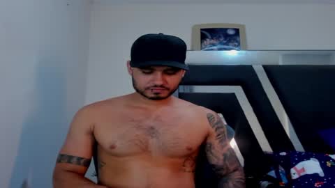 Snapshot of austintorres_ chatting on December 6, 3:19 am AustinTorres online show from December 6, 3:19 am