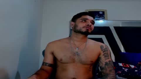 Snapshot of austintorres_ chatting on December 12, 3:21 am AustinTorres online show from December 12, 3:21 am