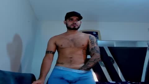 Snapshot of austintorres_ chatting on December 13, 4:43 am AustinTorres online show from December 13, 4:43 am