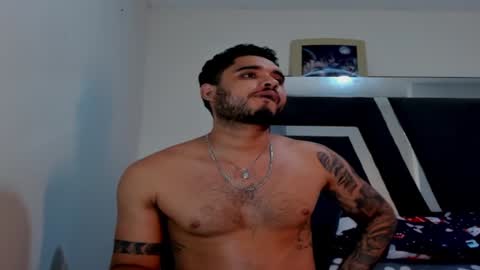 Snapshot of austintorres_ chatting on December 17, 2:44 am AustinTorres online show from December 17, 2:44 am