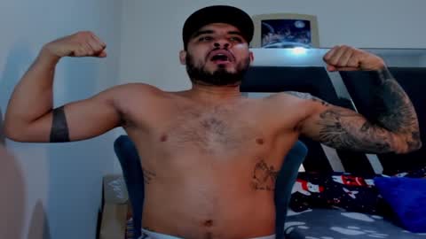 Snapshot of austintorres_ chatting on December 19, 3:51 am AustinTorres online show from December 19, 3:51 am