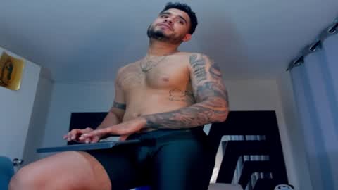 Snapshot of austintorres_ chatting on January 11, 4:59 am AustinTorres online show from January 11, 4:59 am