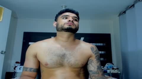 Snapshot of austintorres_ chatting on January 14, 3:32 am AustinTorres online show from January 14, 3:32 am