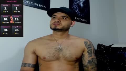 Snapshot of austintorres_ chatting on February 11, 2:46 am AustinTorres online show from February 11, 2:46 am