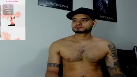 Snapshot of austintorres_ chatting on February 12, 2:56 am AustinTorres online show from February 12, 2:56 am