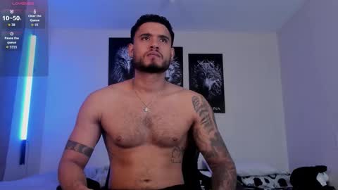 Snapshot of austintorres_ chatting on November 11, 12:32 am AustinTorres online show from November 11, 12:32 am