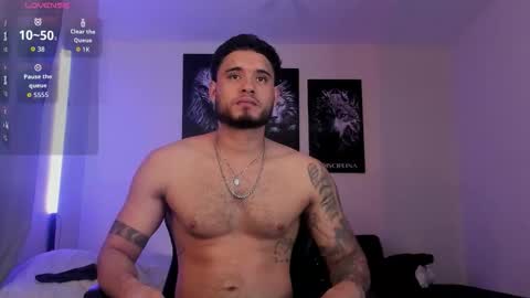 Snapshot of austintorres_ chatting on November 18, 12:05 am AustinTorres online show from November 18, 12:05 am