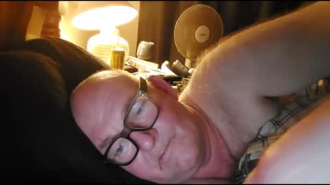 australian_guy_who_enjoys_life online show from May 4, 2:46 pm